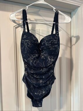 Women’s NipTuck Navy Floral Ruched One-Piece Swimsuit Size USA 6